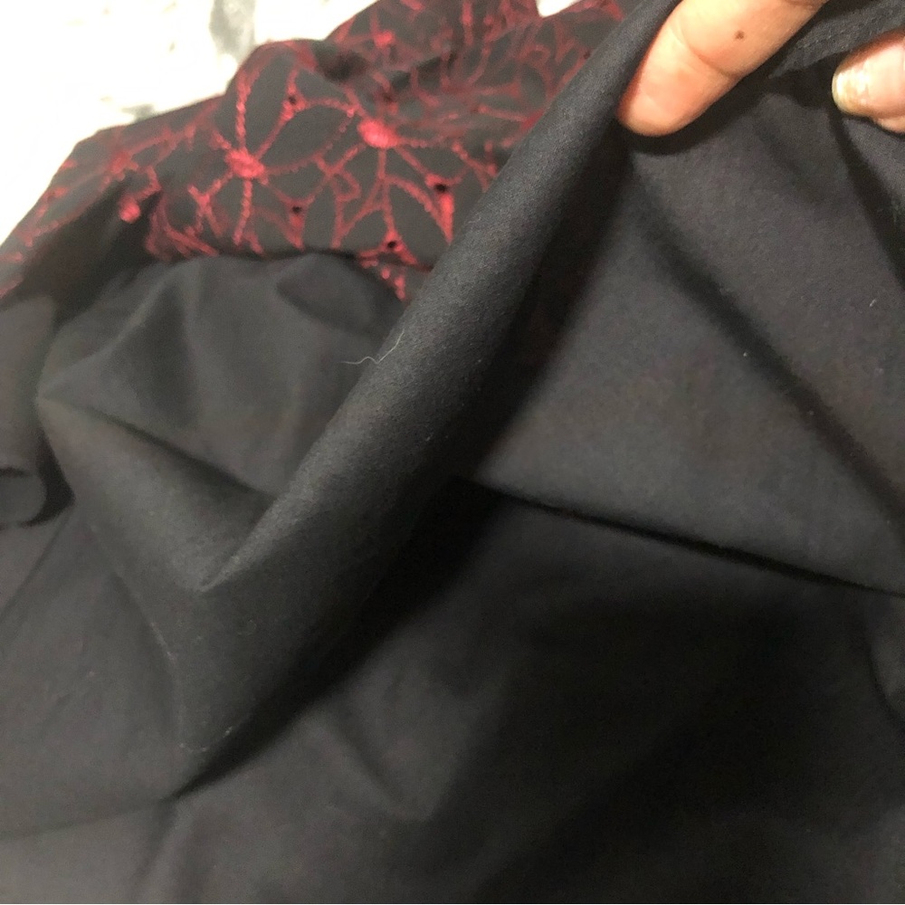 NINE WEST Eyelet A-line Skirt Red Black Sz 6 - Picture 6 of 8